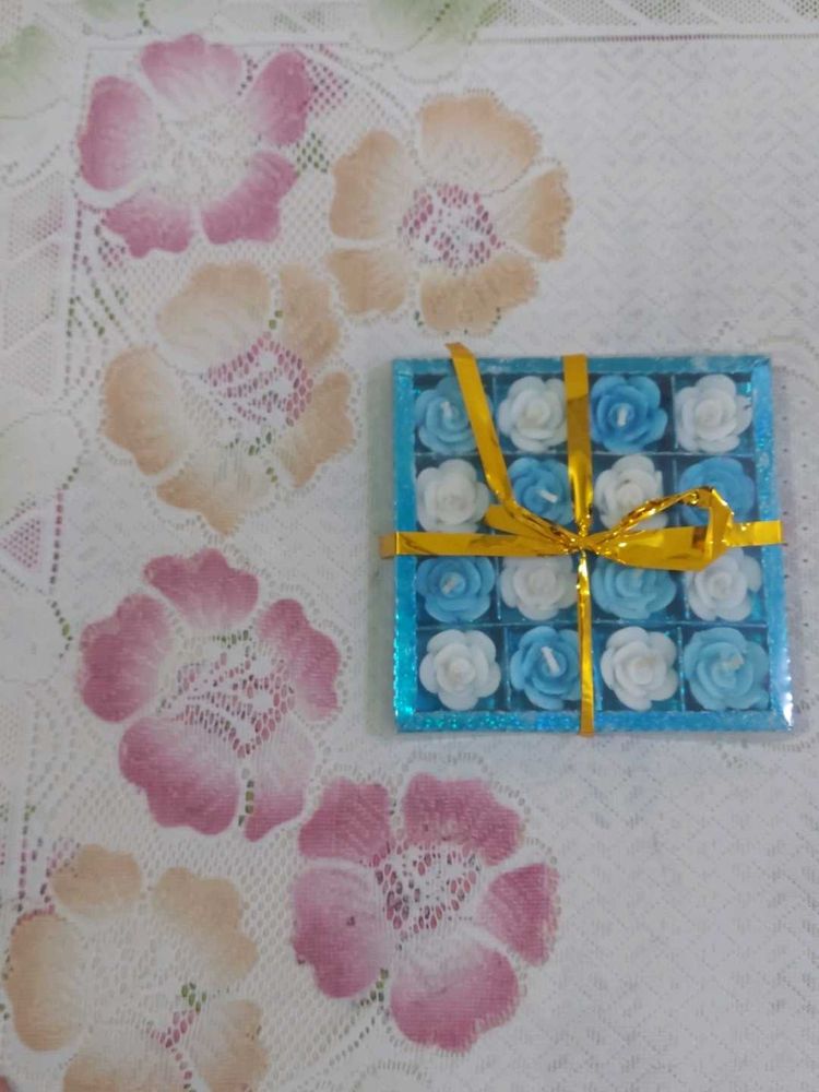 Beautiful Rose Shape Candle Gift Box