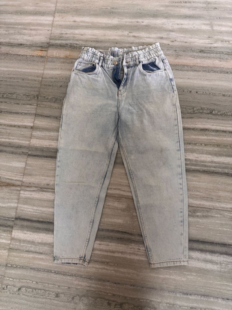Stylish Light Wash Mom Jeans