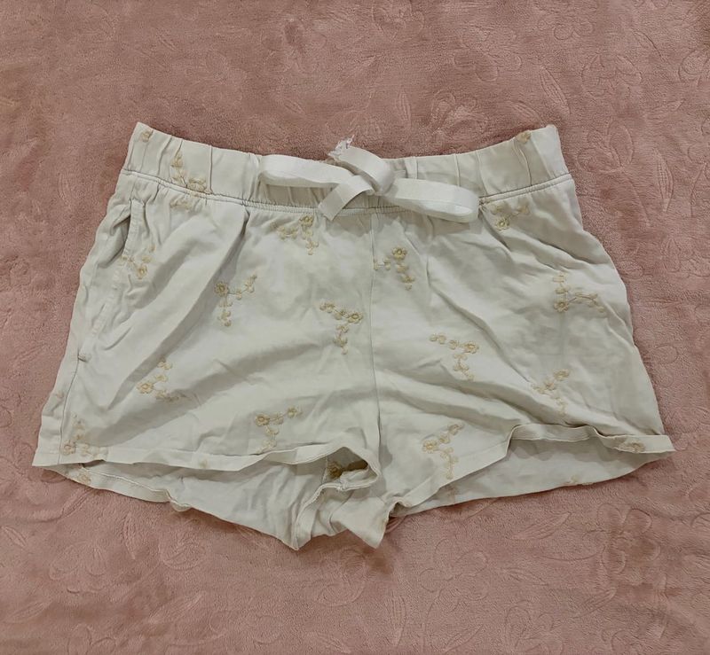 Embroidered white Shorts