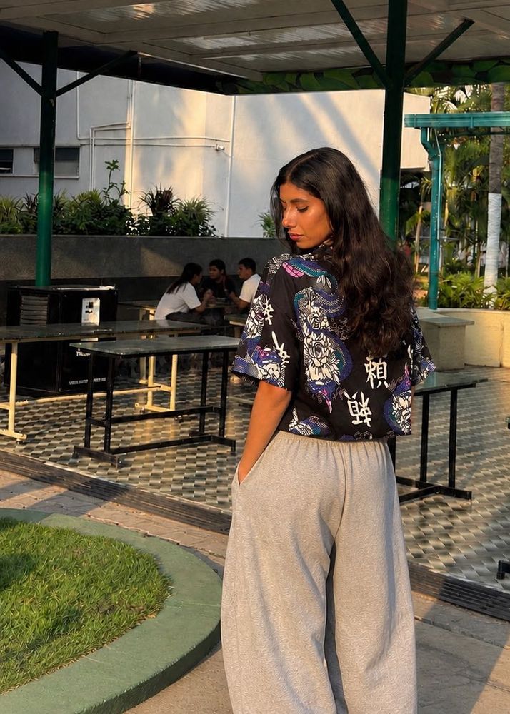 Trendy Black Graphic Print Cropped Top