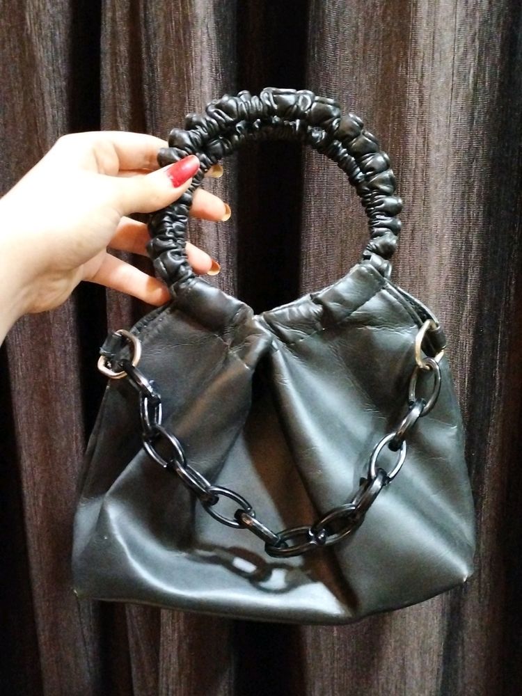 Black Leather Purse....I Have Buy It But Never Used It Is Store Is My Wardrobe So I m Selly