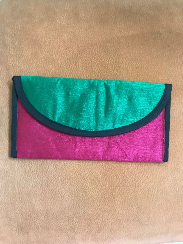 Unique Two-Tone Clutch
