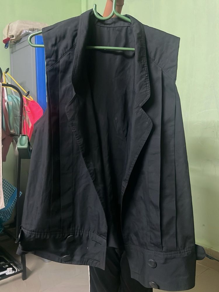 Sleek Black Sleeveless Blazer Vest