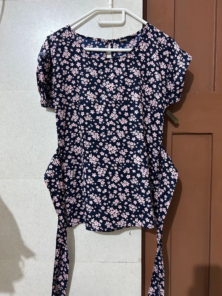 Brand - Zudio , Bust - 40 Inch, Waist - 34 Inch,Waist Tie, Length - 27 Inch, Material - Polyester.
