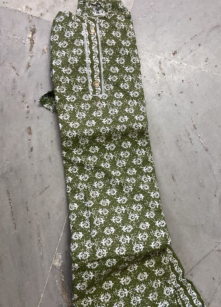 Green &amp; White Printed Kurta Set