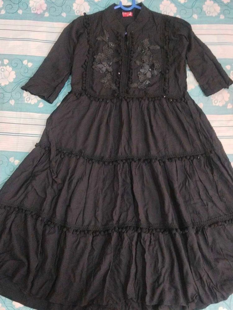 Black Tiered Embroidered Gown🖤
