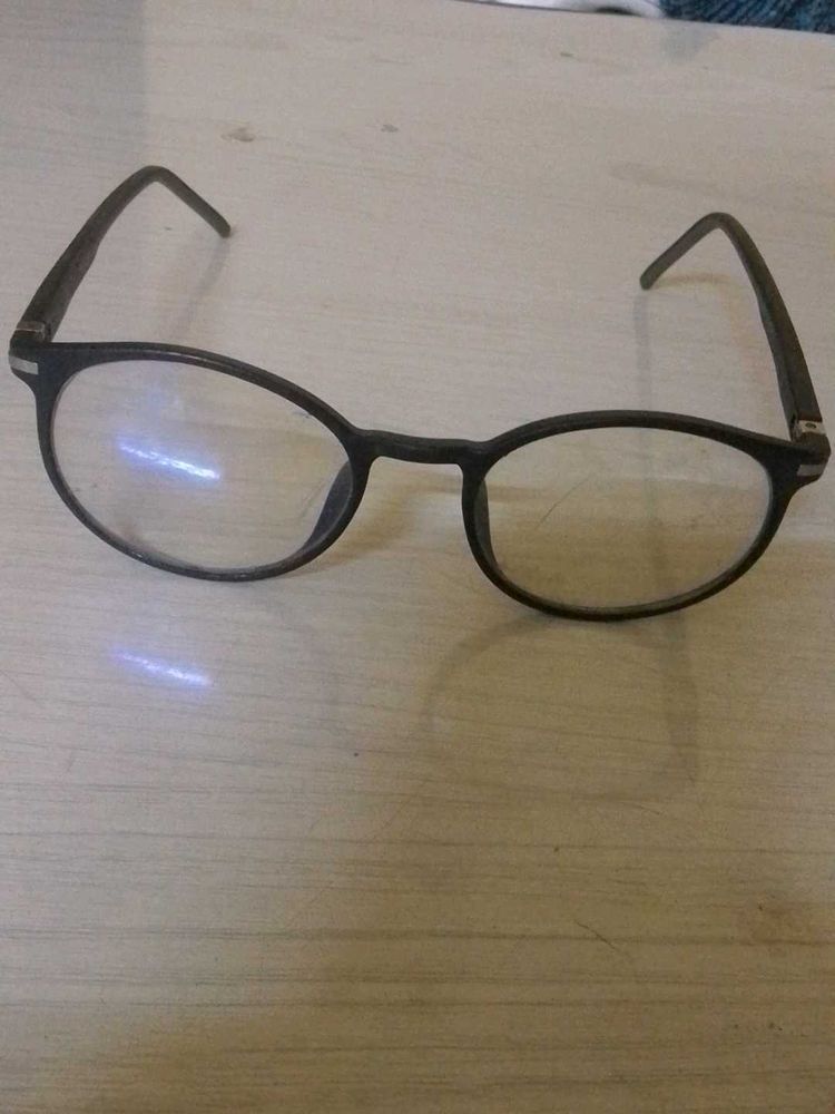 Round eyeglasses frames