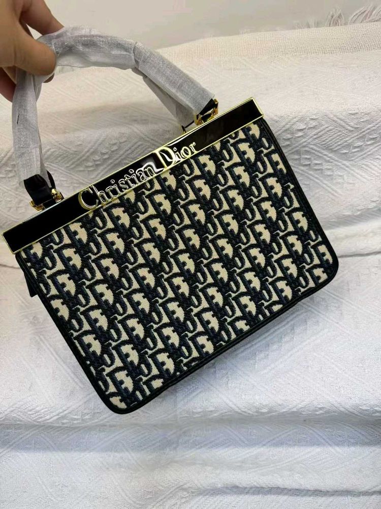 CHRISTIAN DIOR HANDBAG**12A QUALITY / NEXT TO ORIG