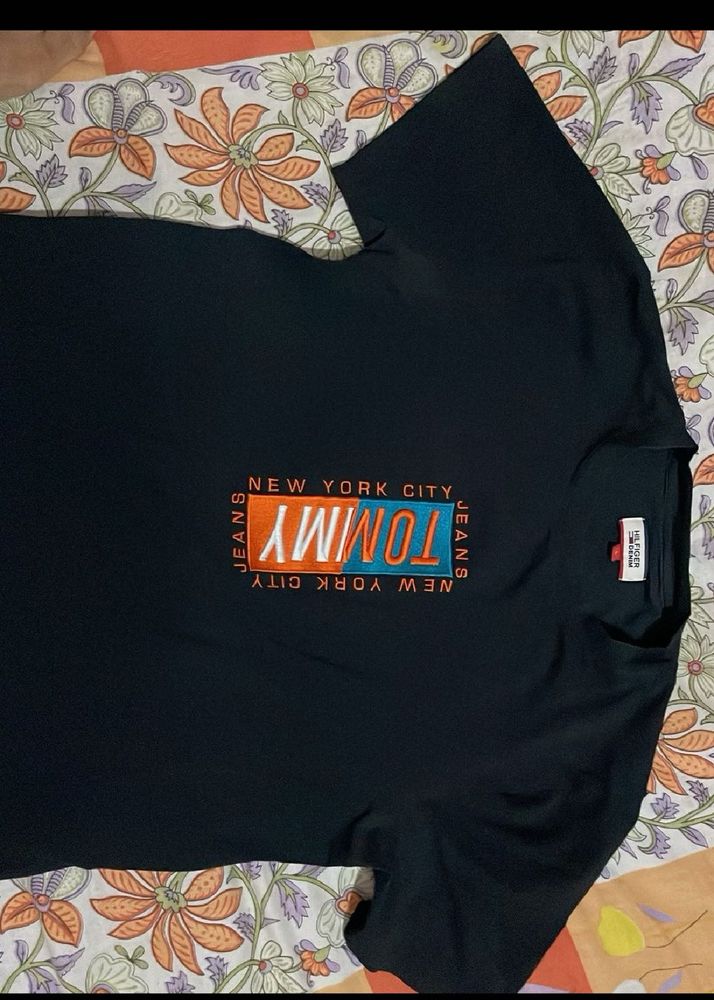 TOMMY HILFIGER TSHIRT