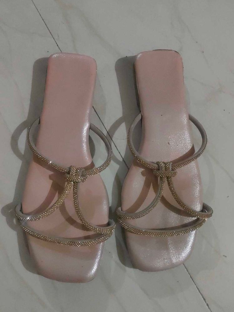 Light Pink Colour Fancy Party Wear Chappal