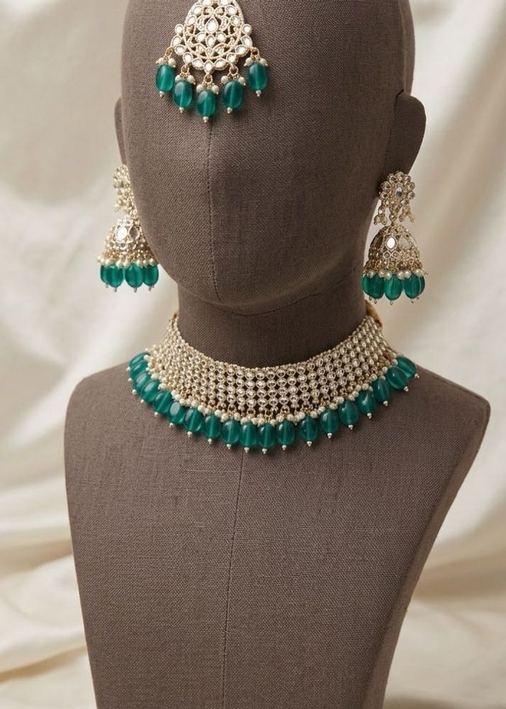 Stunning Emerald and Pearl Jewellery Set