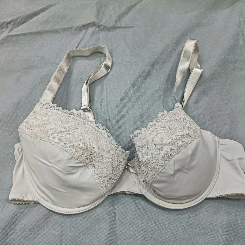 😍 Elegant Lace Trimmed Bra