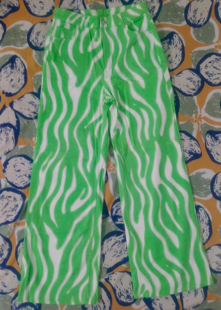 H&amp;M Bold Green Zebra Print Pants