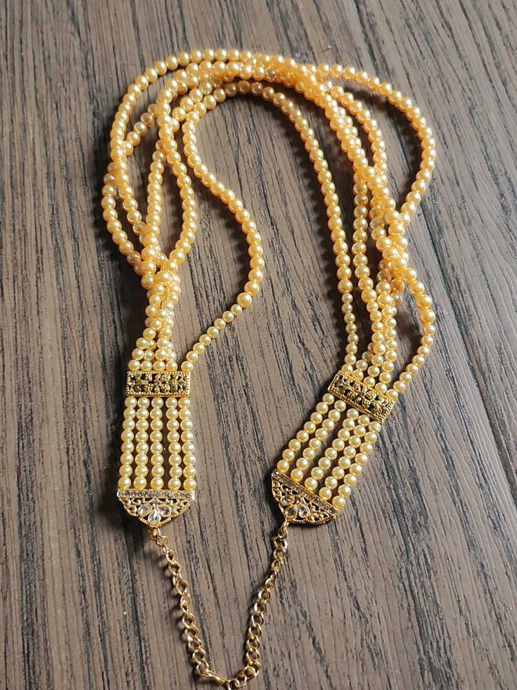 Elegant Pearl and Gold Hand Harness