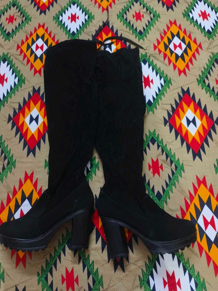 Chic Black Over-the-Knee Boots