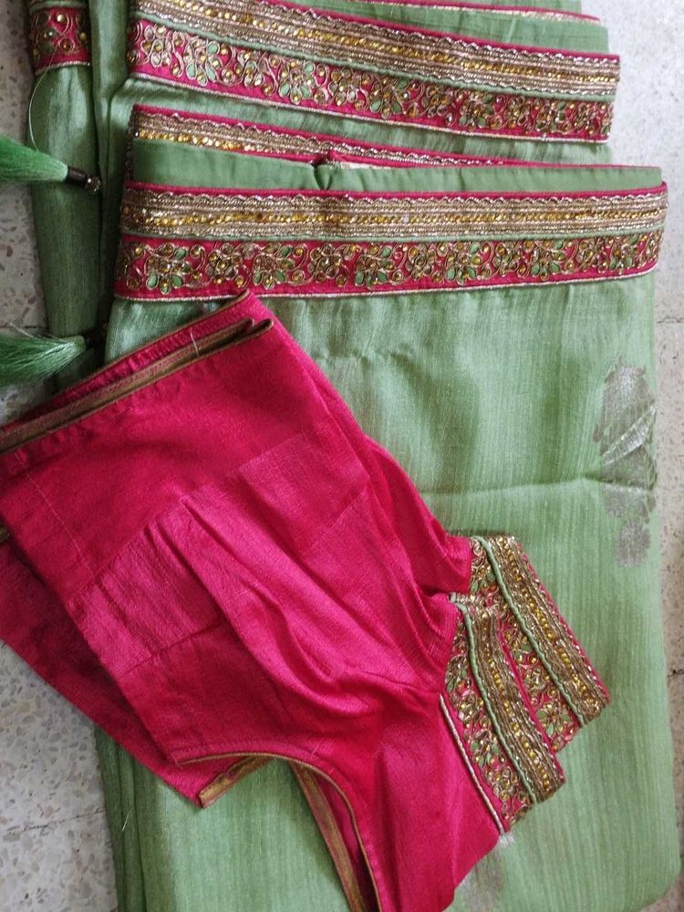 Elegant Green Saree with Pink Blouse