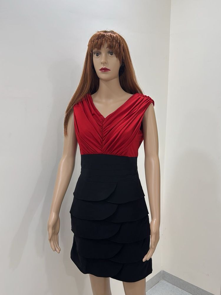 Chic Red &amp; Black Tiered Sheath Dress