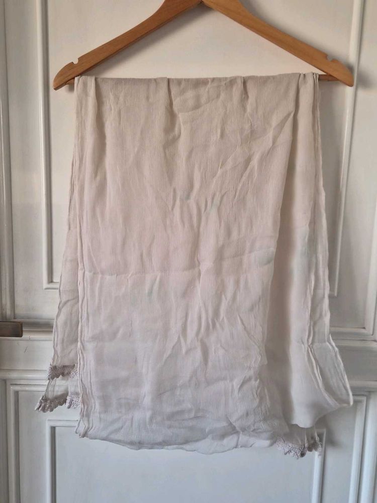 Elegant White Dupatta with Lace Trim