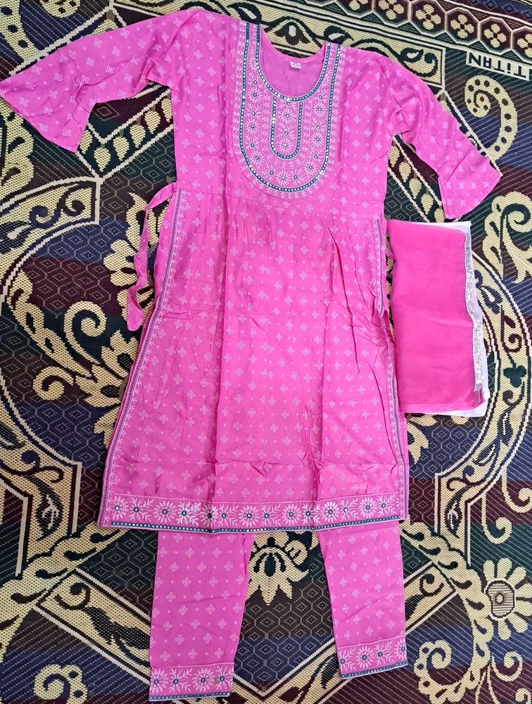 Nyra Cut Kurta Set With Dupatta in Pink Color