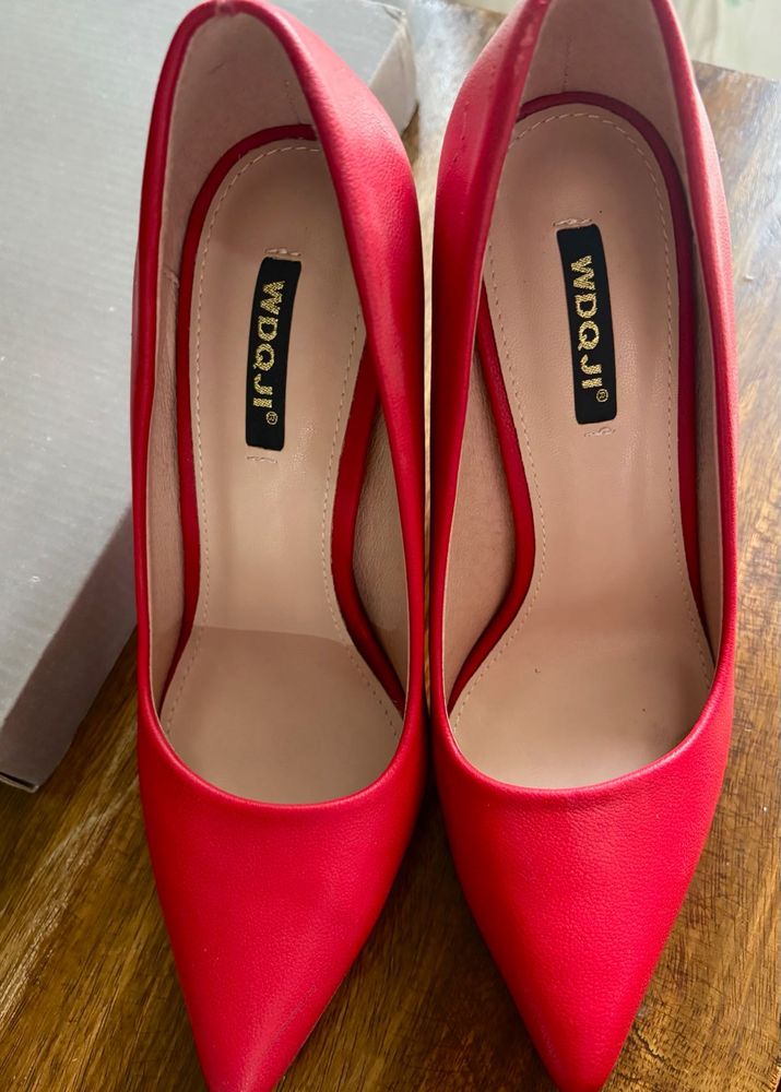 Offer ❤️❤️Red Hot Pumps in great condition