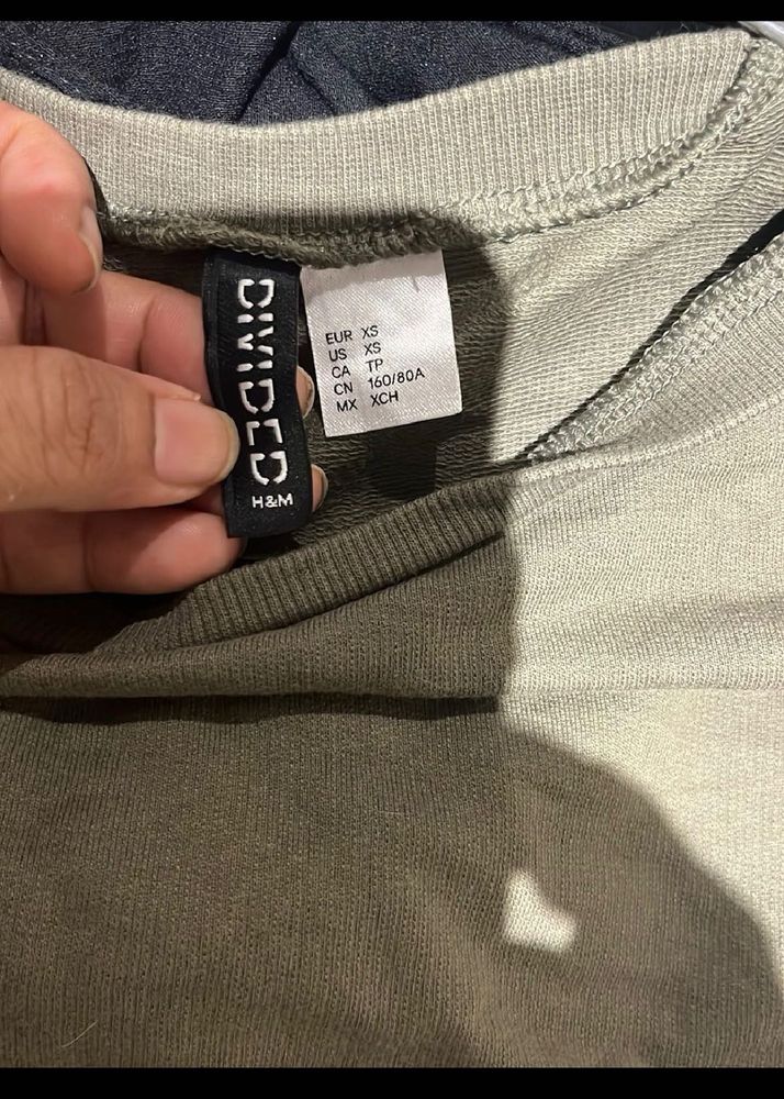 H&amp;M Divided Crewneck crop top