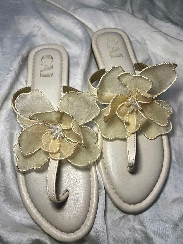 Chic Floral Embellished Flat Sandals