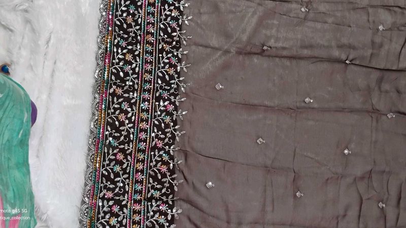 👉offer😍😍 Beautiful Partywear Saree With Blouse