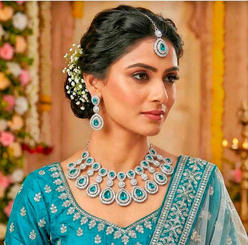 Exquisite Emerald &amp; Diamond Jewellery Set