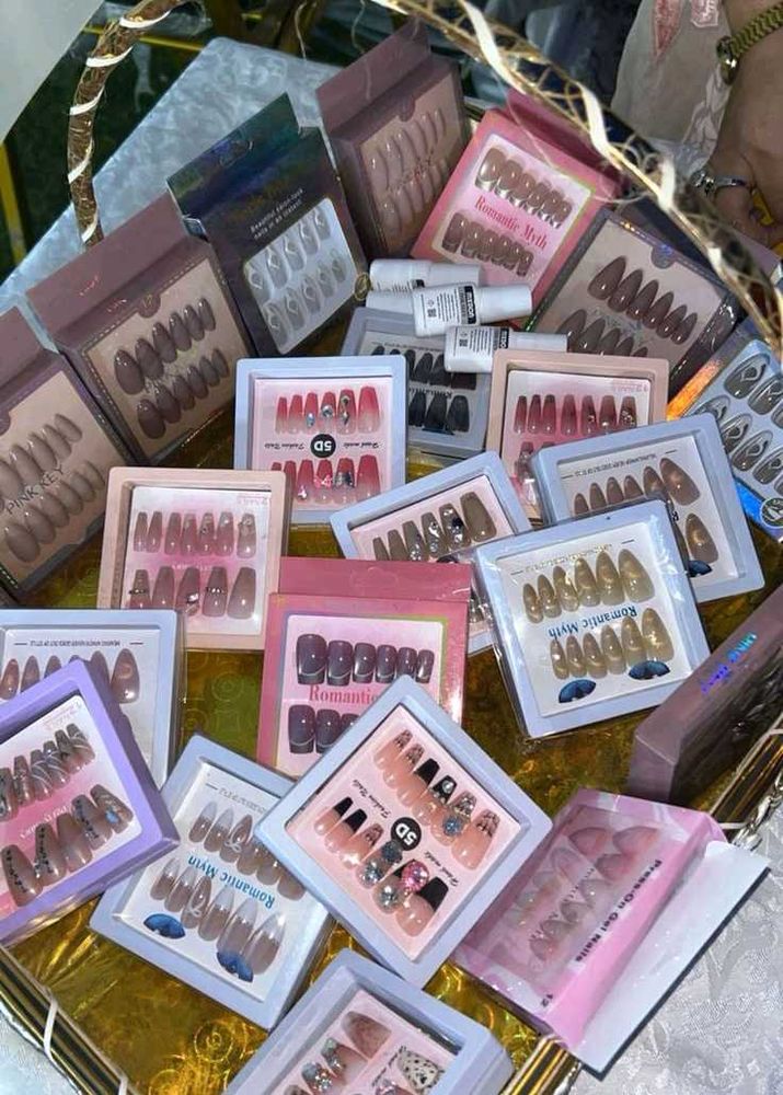 Designer artificial nail pack of 5