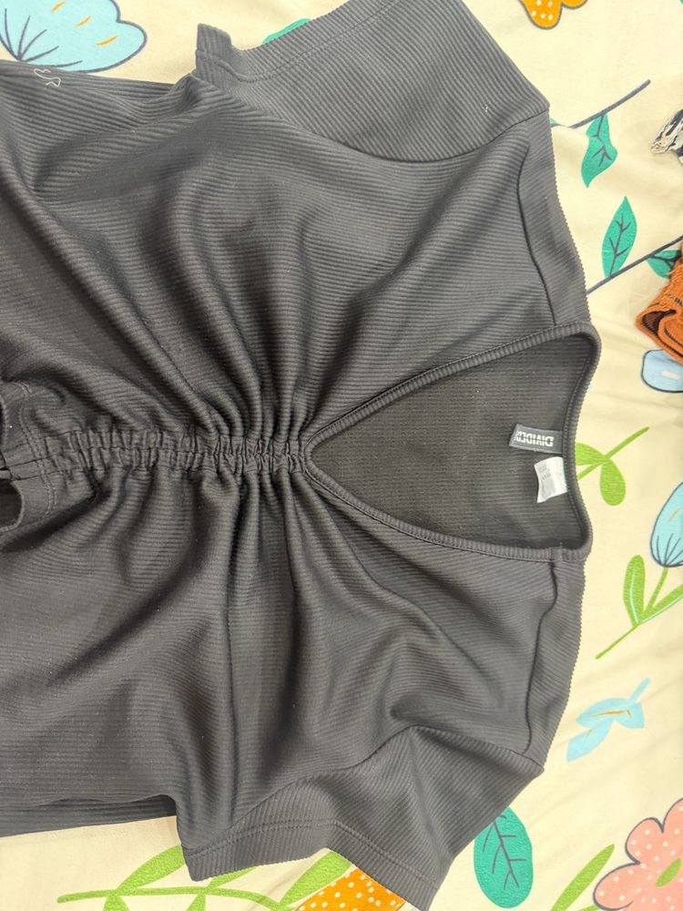 h&amp;m black ripped top