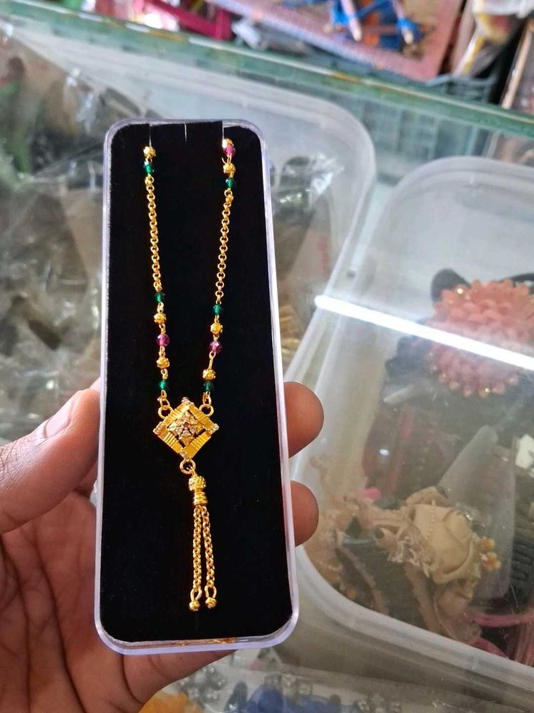 Elegant Gold Necklace with Emerald &amp; Ruby Accents