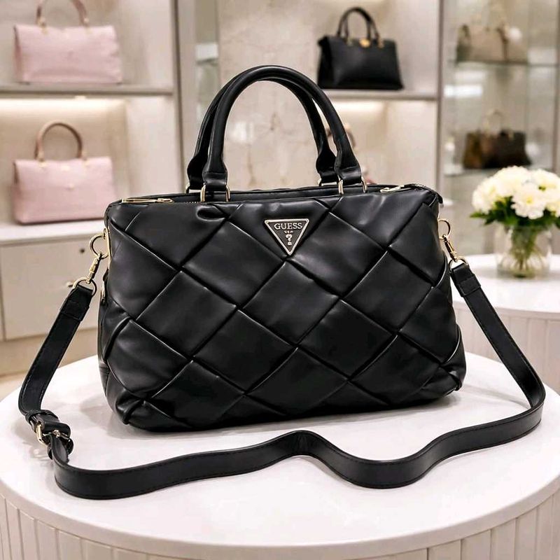 GUESSZAINA MEDIUM SATCHEL HAND BAG