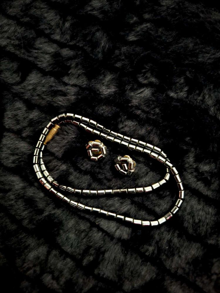 Silver Tone Necklace &amp; Earring Set