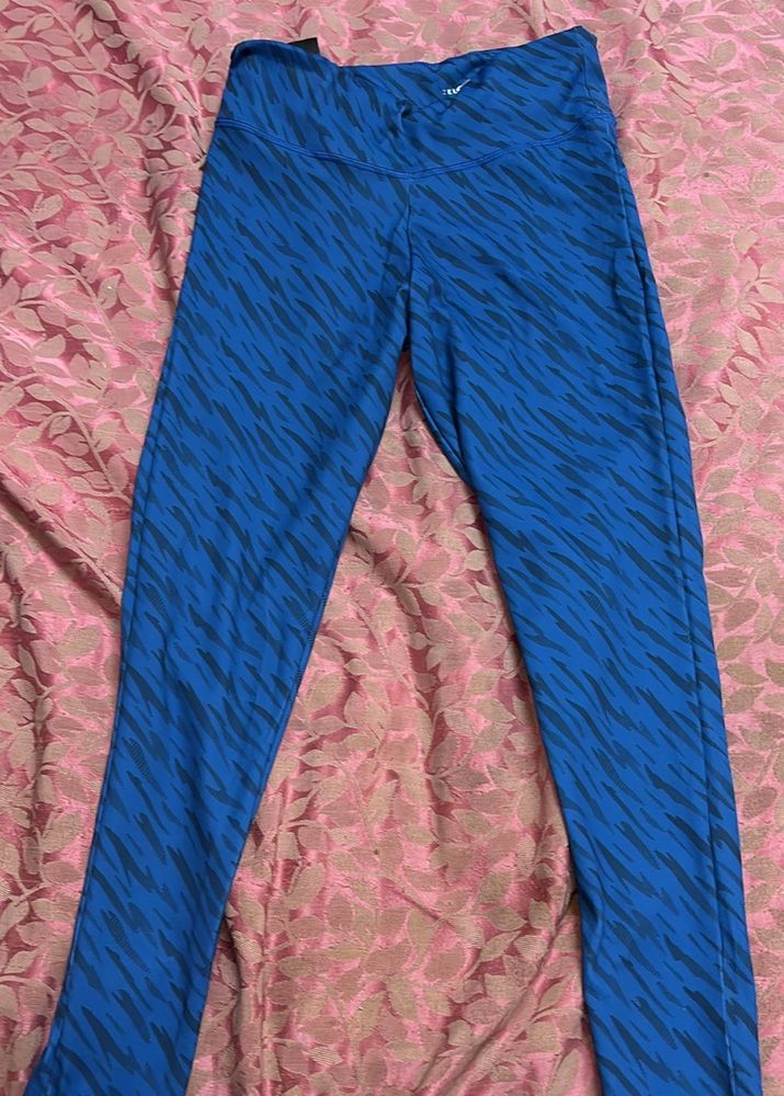 Blue activewear leggings