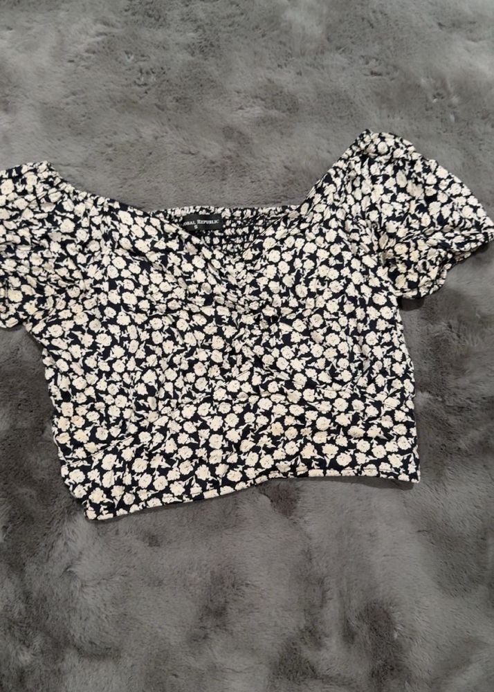 Floral Off-Shoulder Crop Top