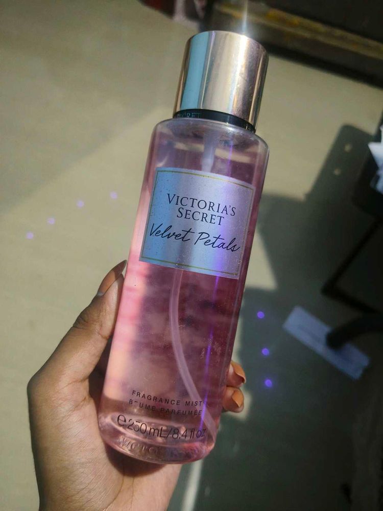 🩷Victoria's Secret Velvet Petals Fragrance Mist