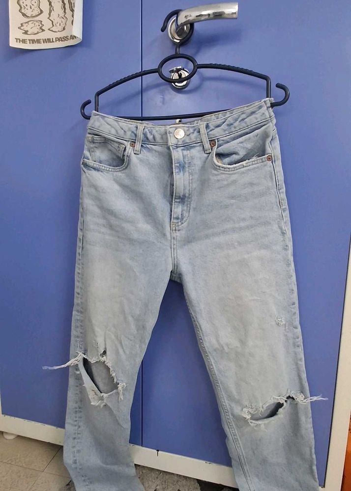 Light Wash Ripped Jeans