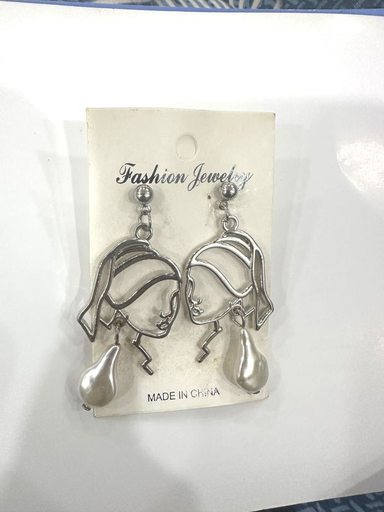 Unique Face Outline Pearl Drop Earrings