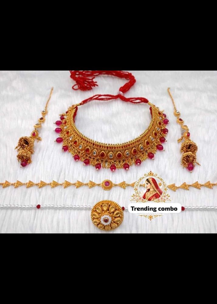 Elegant Gold Finish Necklace &amp; Earrings Set