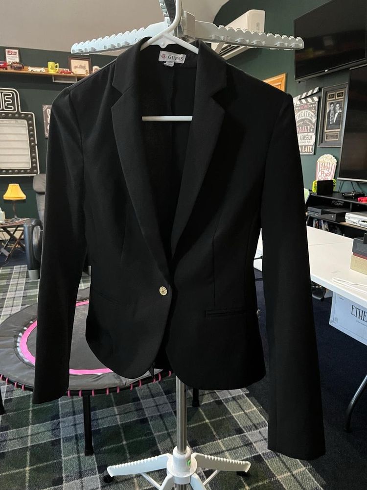 GUESS Luxe Black Tailored Blazer🖤