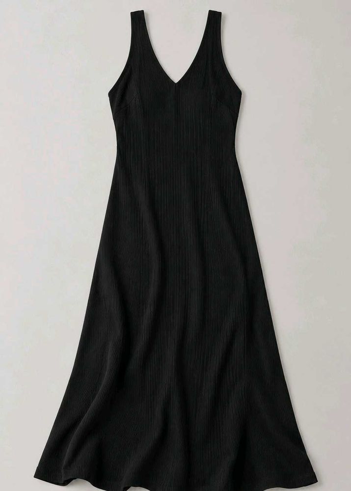BLACK RIBBED V-NECK SLEEVELESS A-LINE MIDI DRESS