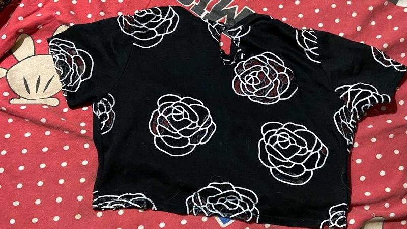 Black Rose Print Cropped Top💕