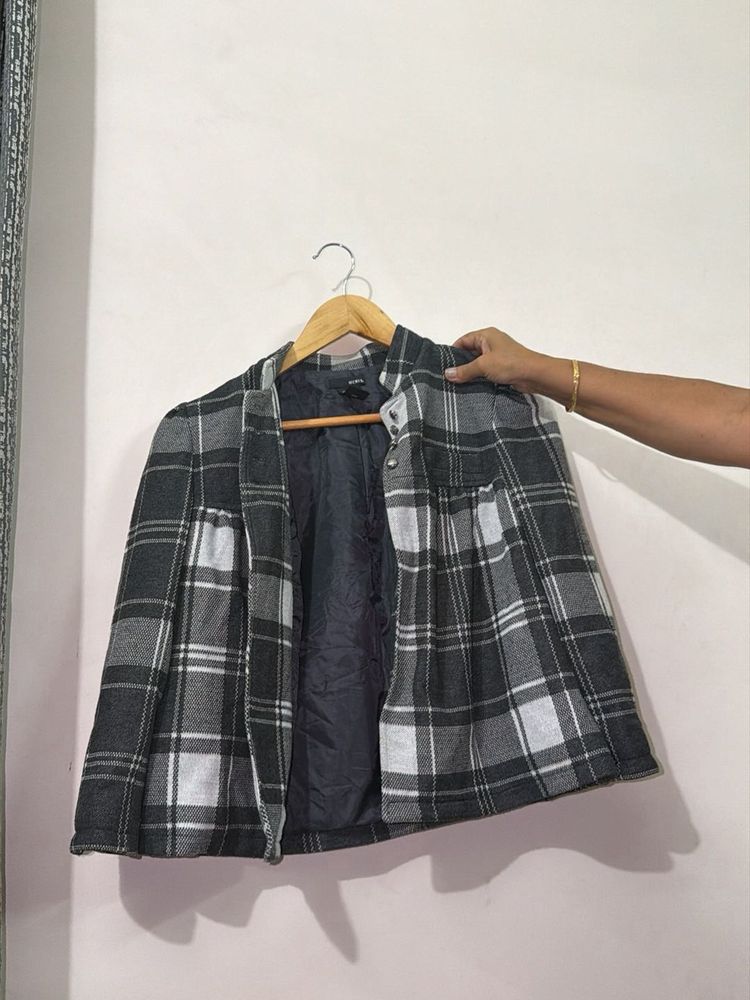Chic Plaid Jacket small size