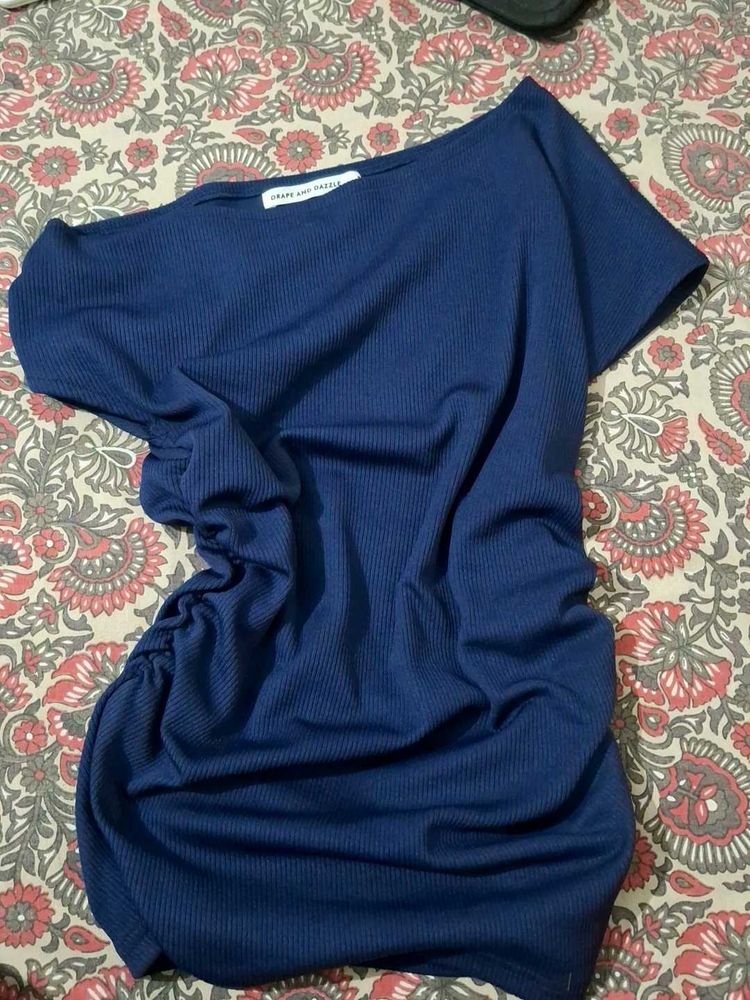 Ready to accept offeers. Chic Navy Blue Ruched Top