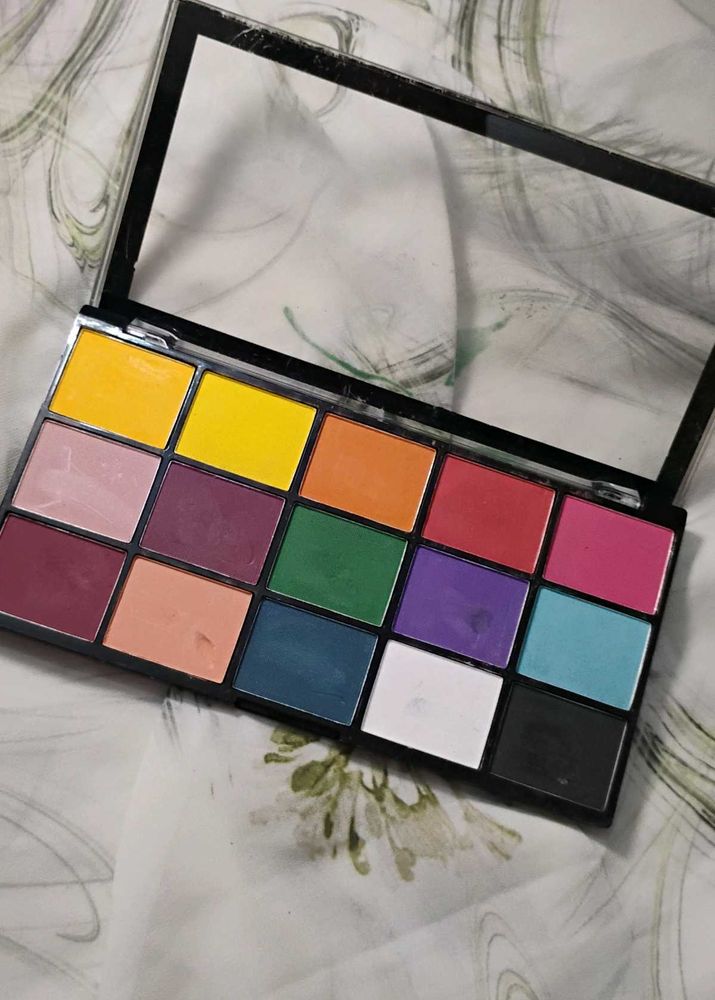 Vibrant 15 Color Eyeshadow Palette