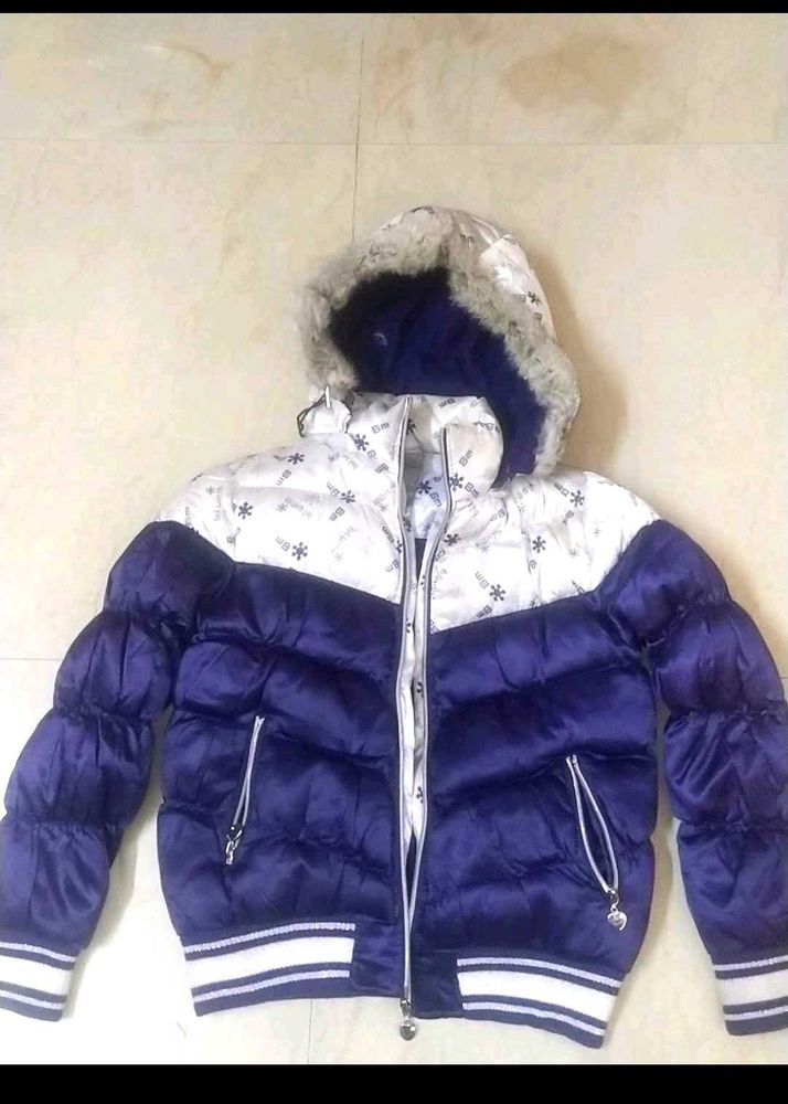 Stylish Puffer Jacket with Fur Hood