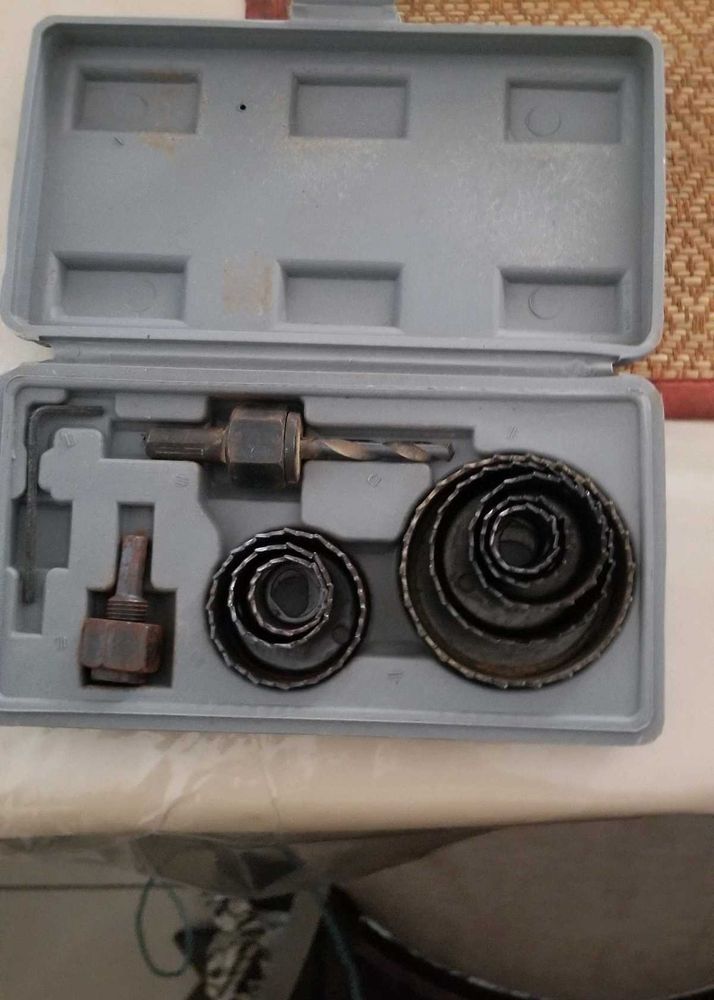 Hole Saw Set with Drill Bit