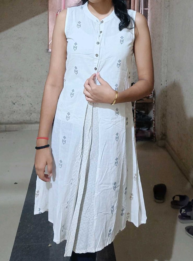 White Sleeveless Printed Kurta🤍🤍🤍