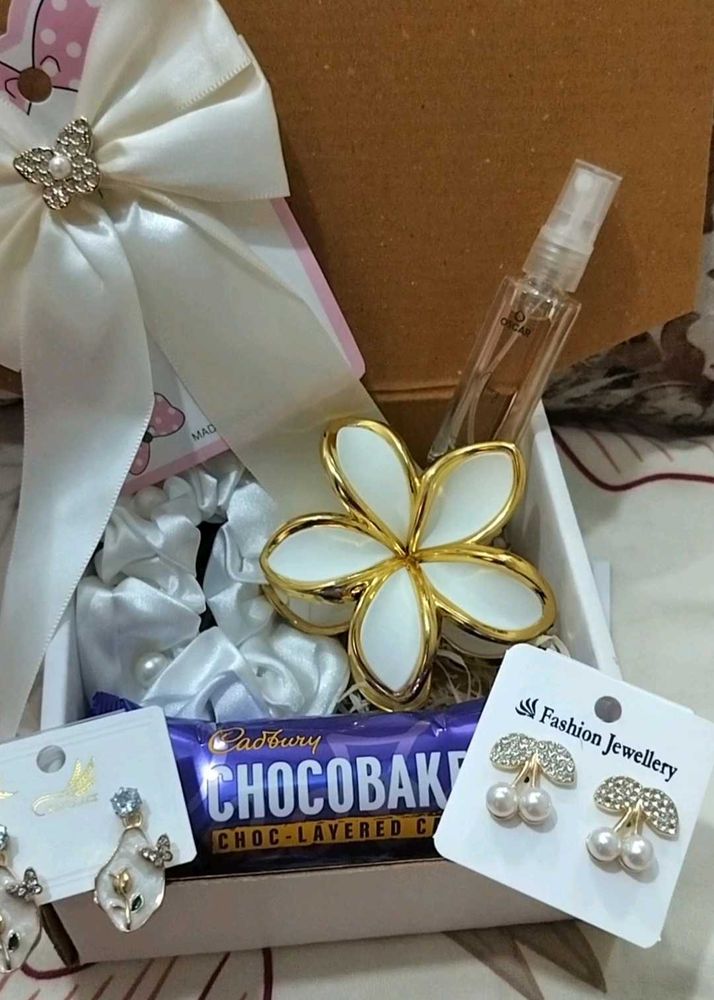 7 in 1 Birthday/ Anniversary gift hamper for her