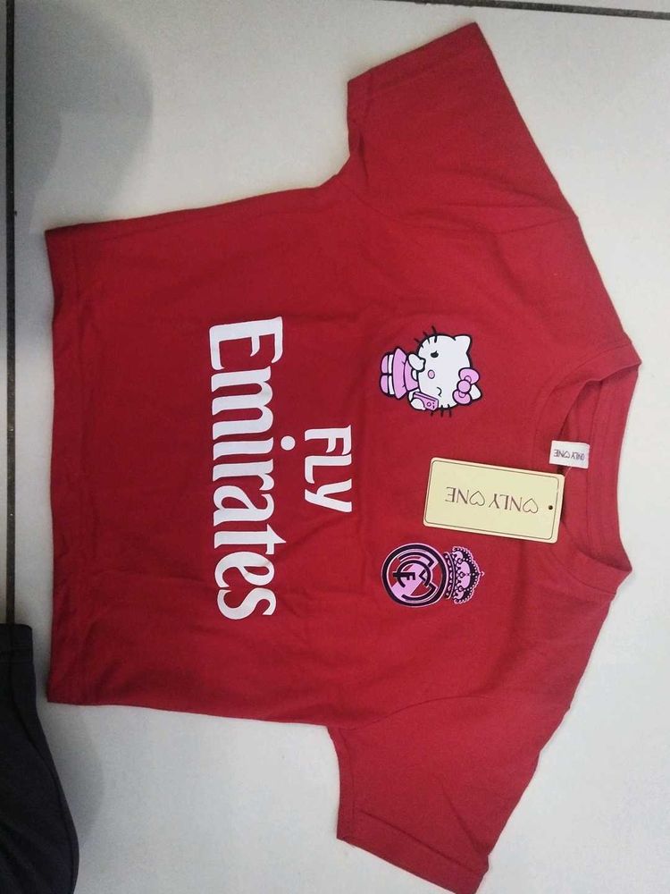 Red "Hala Madrid" T-Shirt with Bow Graphic